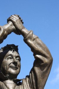 La statua di Brian Clough a Nottingham.